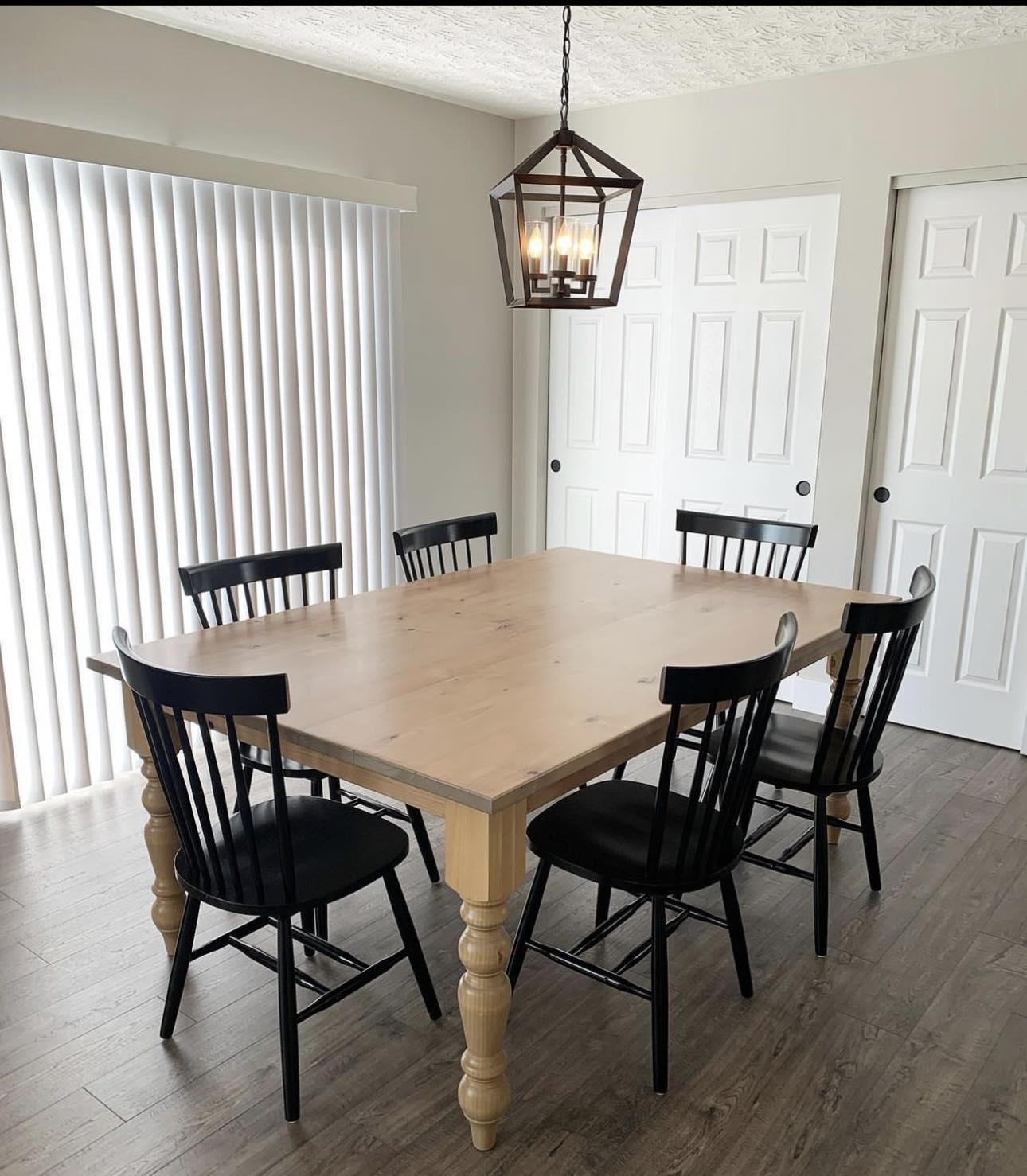 5' L x 42" W Rustic Alder Country Cottage Dining Table with 6 Lexington Chairs
