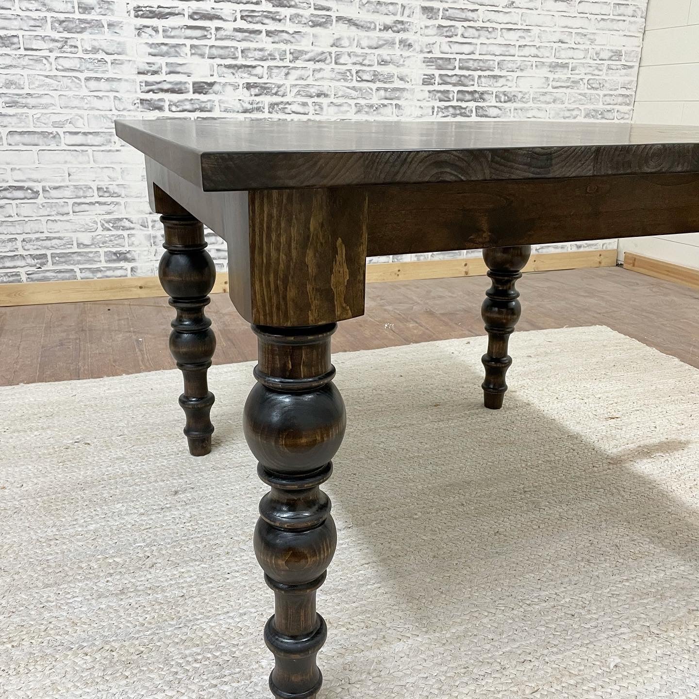 Close of Modern Chunky leg in pine stained espresso.