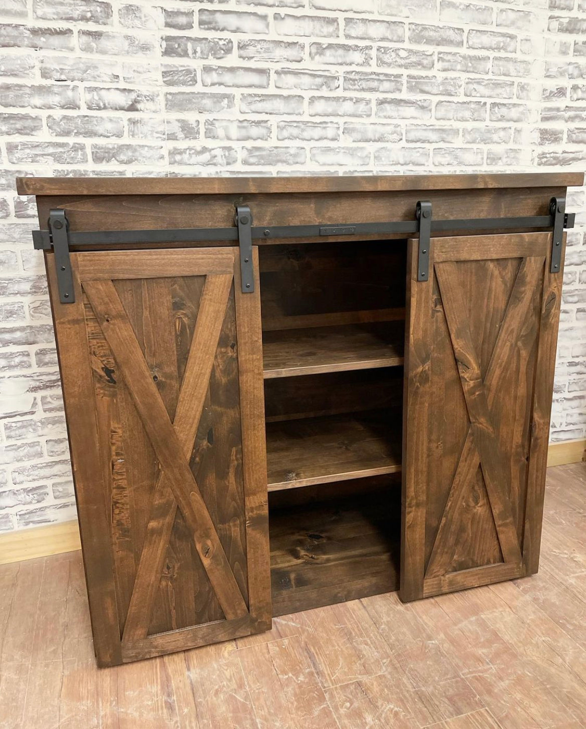 Buffet's & Consoles