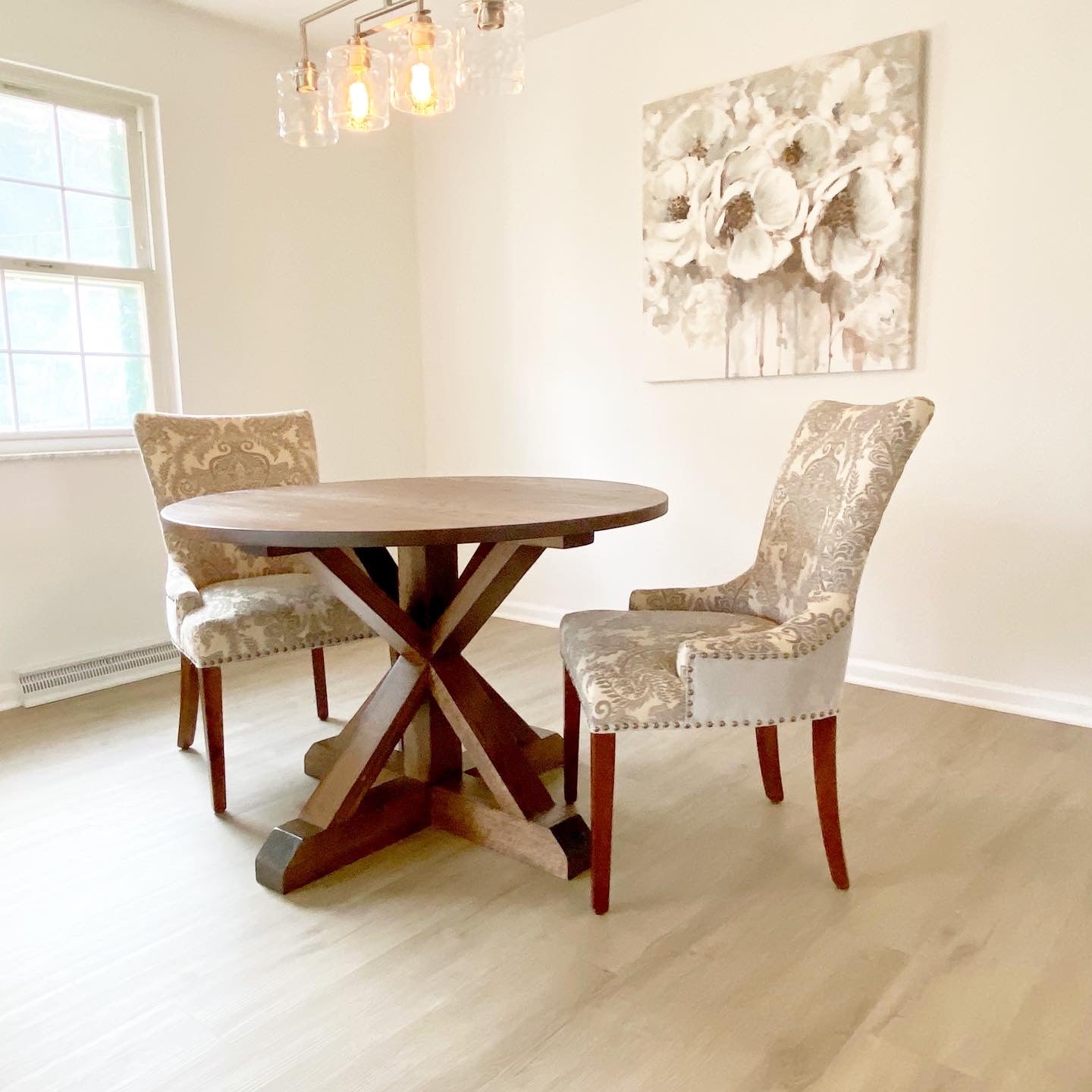 Pictured with a 36" W Red Oak table stained Espresso.